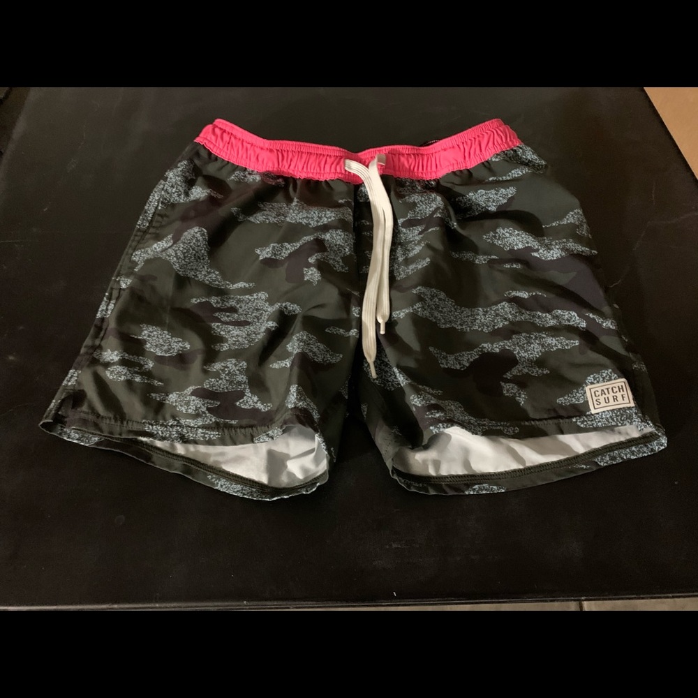 Men’s medium catch surf swim trunk tillys camo
